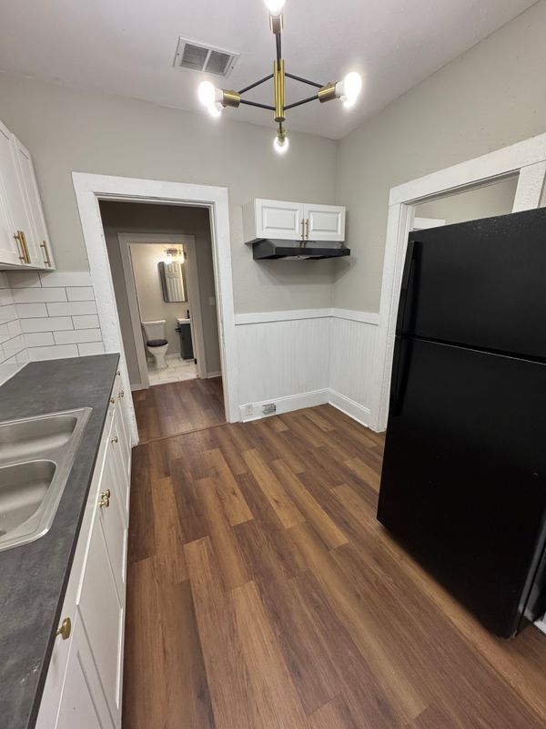 Foto del edificio - 1459 W 23rd St
