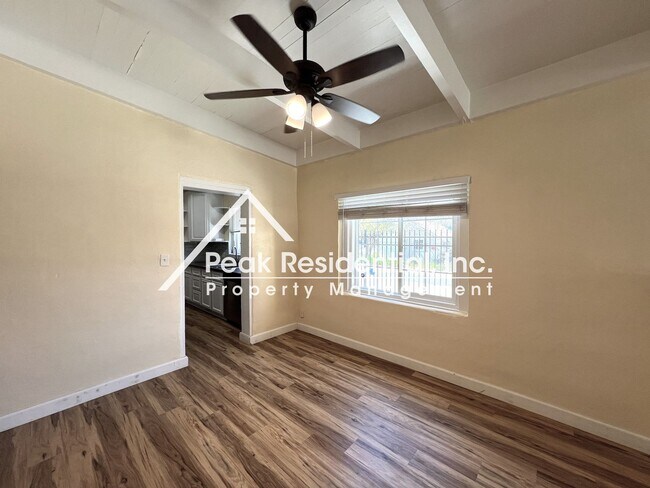 Building Photo - Charming 2bd/1ba Duplex- 5 Minutes From UC...