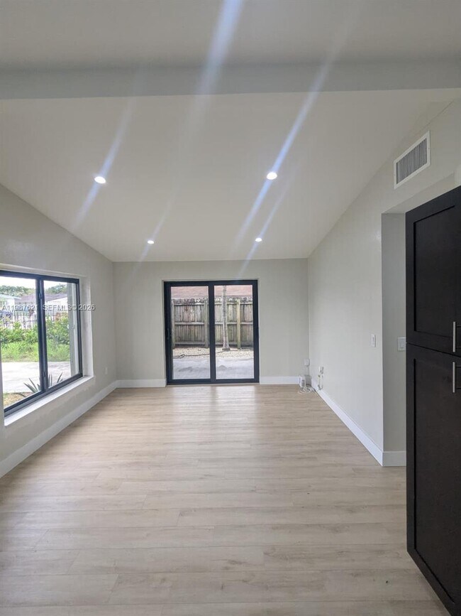 Foto del edificio - 630 SE 3rd Pl