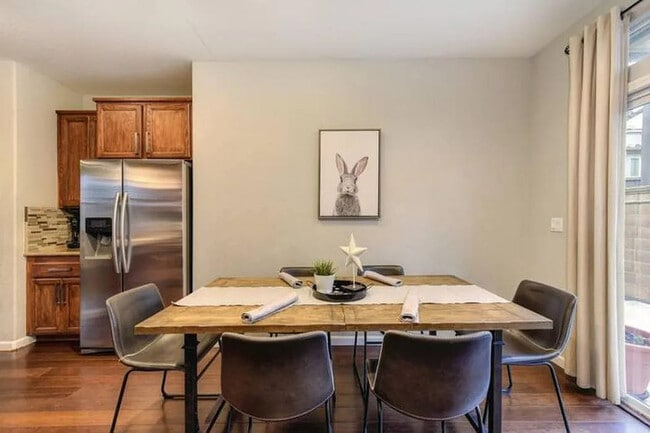 Building Photo - 205 Dragonfly Cir