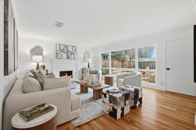 Foto del edificio - 1624 Channing Ave