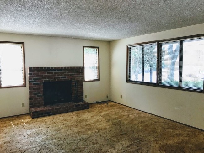 Building Photo - 2 br, 1.5 bath House - 4019 Dillard Rd