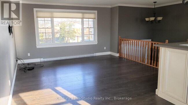 Photo du bâtiment - 696 Christopher Dr