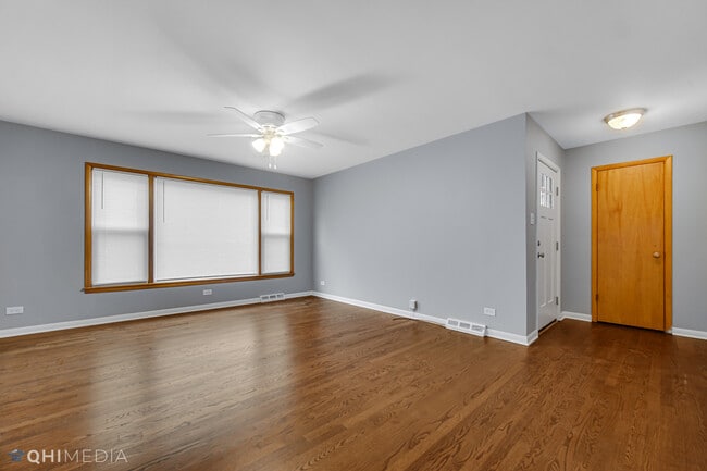 Building Photo - 10262 S 52nd Ave
