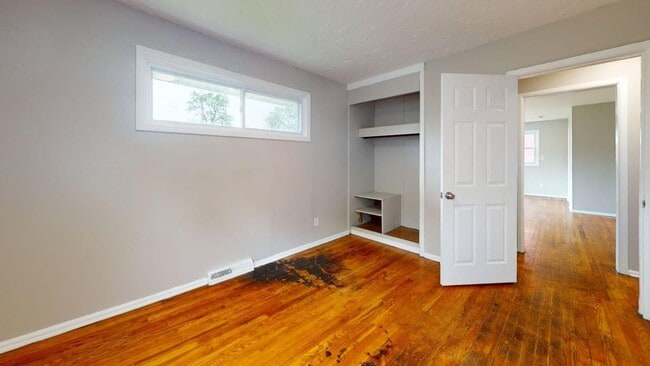 Building Photo - Renovated 3-Bedroom House in Cleveland!