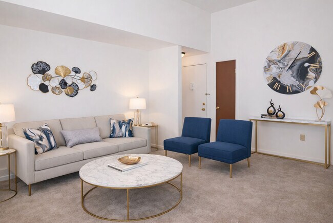 Sala de estar - Grenadier Village Apartments