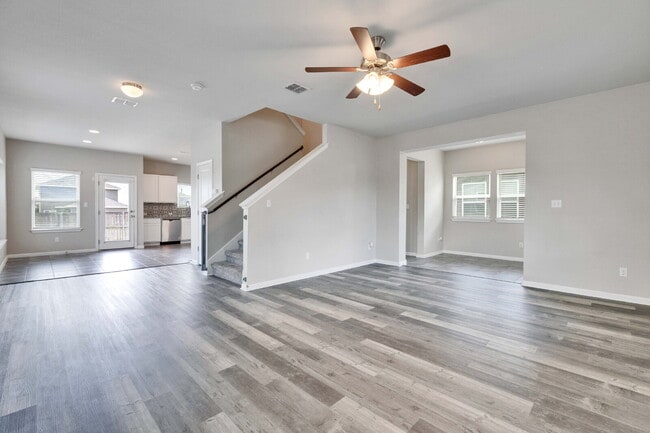 Foto del edificio - 3 Bedroom Home on Corner Lot - One Month FREE