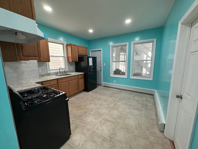 Kitchen - 192 Edmund Ave