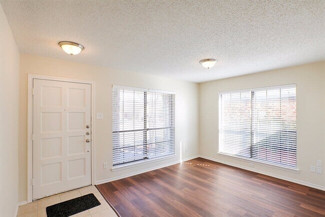 Building Photo - 1340 Todd Dr