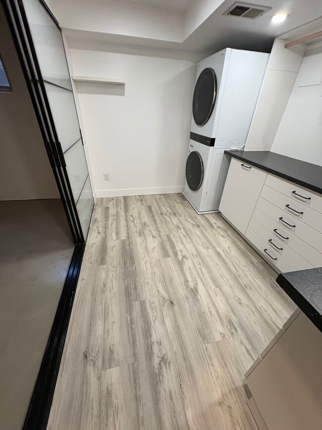 Building Photo - 19617 Rosewood Ct