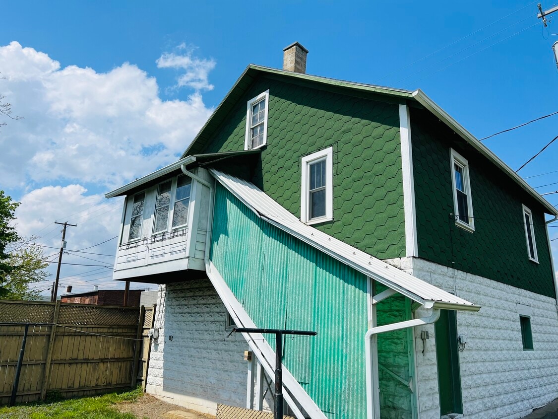 Primary Photo - 133 E Bald Eagle St