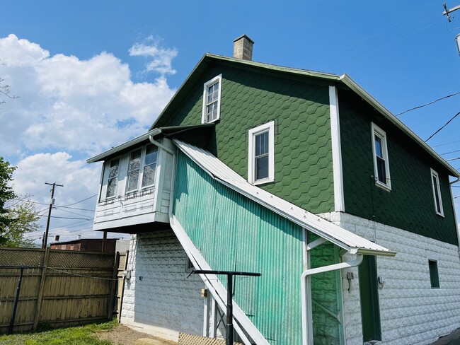 Building Photo - 133 E Bald Eagle St