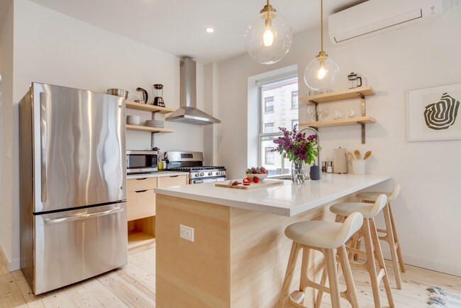 Foto del edificio - 455 Rogers Ave