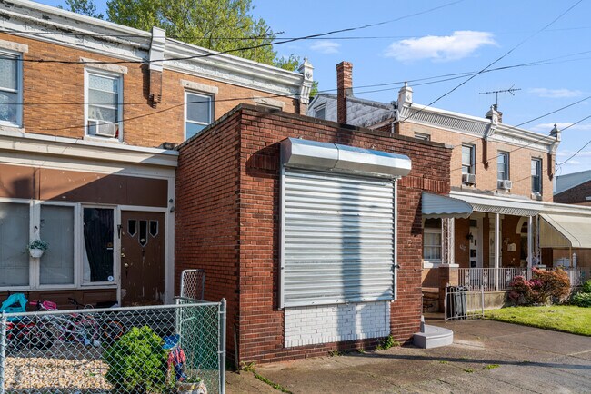 Foto del edificio - 6317 Torresdale Ave