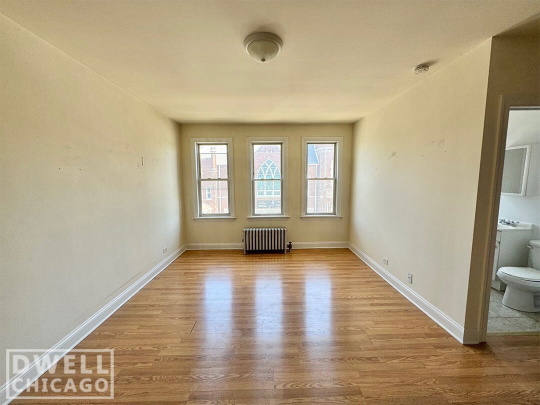 Primary Photo - 2606 N Kimball Ave