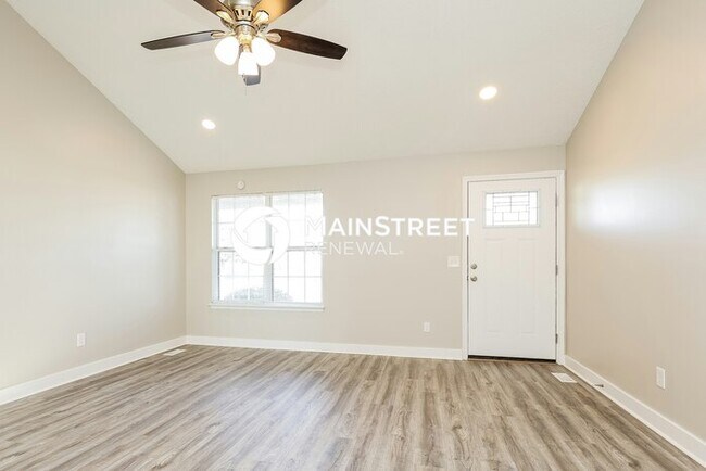 Building Photo - 3 Bedroom Pet-Friendly Home in MURFREESBOR...