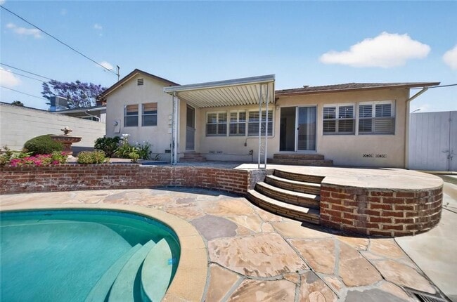 Building Photo - 2025 Jolley Dr