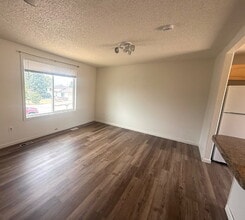 Building Photo - Spacious 4 Bedroom Home in Meadowood Neighborhood in East Aurora and Minutes to Buckley SFB