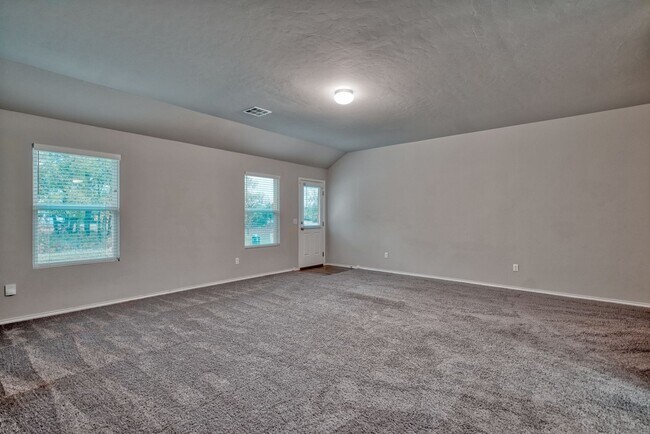 Foto del edificio - Gorgeous 3 Bed 2 Bath Home in Heart Of Yukon!