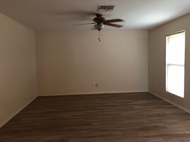 Building Photo - 2381 Mesquite Cir