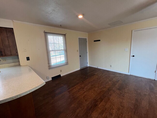 Building Photo - 813 Ringgold Rd