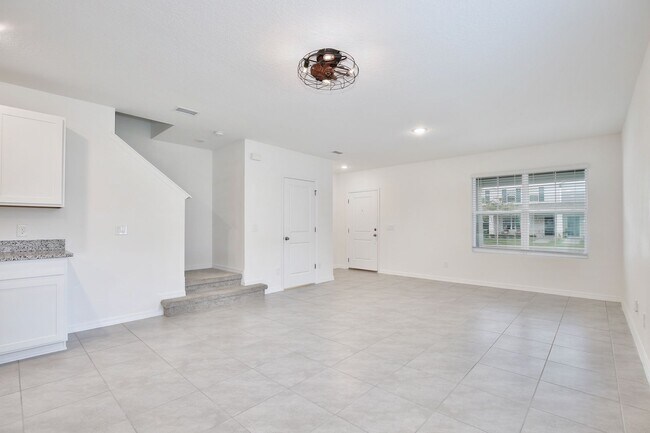 Building Photo - Stunning 3/2.5 Modern Townhome with a Loft...