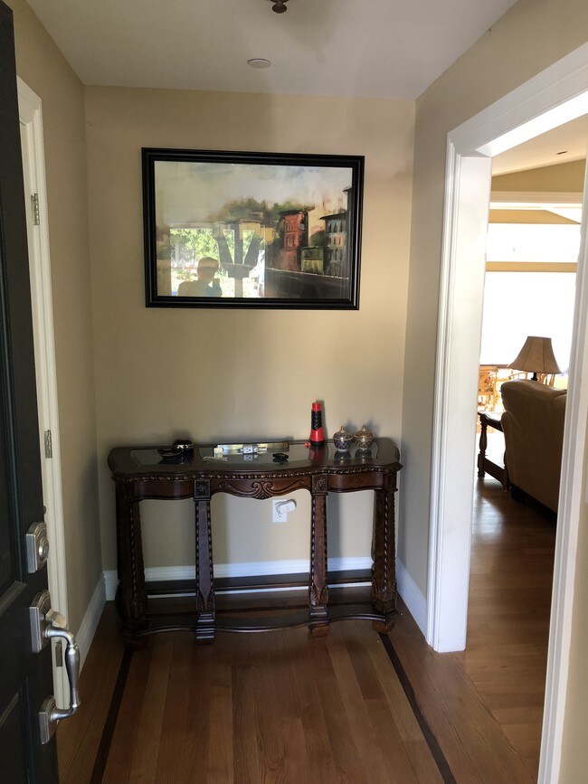 Entrance - 1324 Shirlyjean St