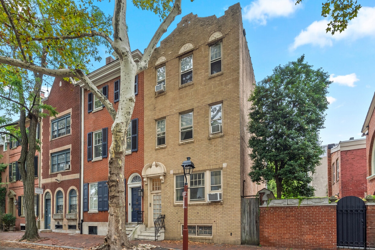Primary Photo - 409 Pine St