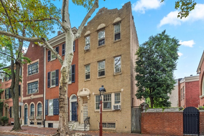 Building Photo - 409 Pine St