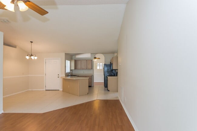 Foto del edificio - 7624 Pilgrims Trace Dr