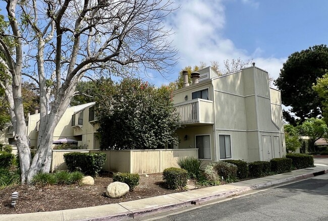 Building Photo - Lovely 2bd. condo in Claremont w/2 car garage