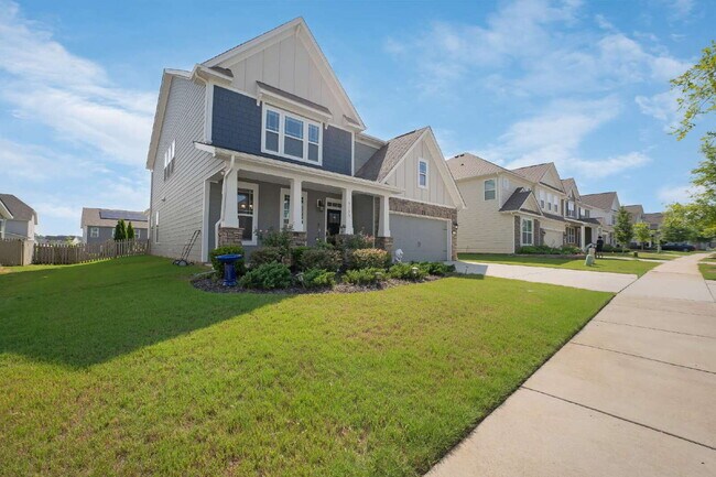 Foto del edificio - Beautiful Upscale Executive Home with Pool 4B/3Bth with 3,100 sqft