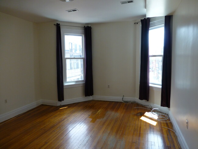 Bedroom - 1308 Kenyon St NW