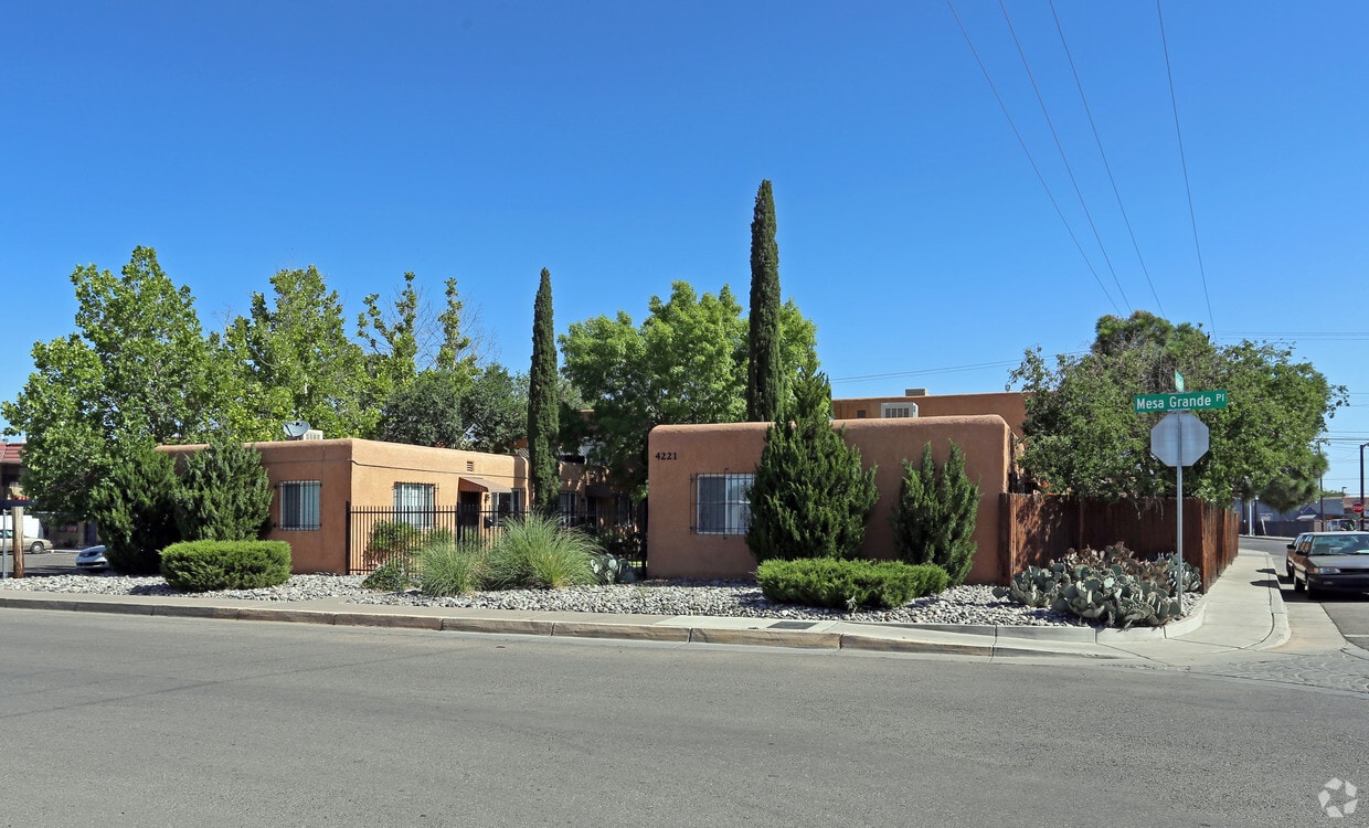 Primary Photo - 4221 Mesa Grande Pl SE
