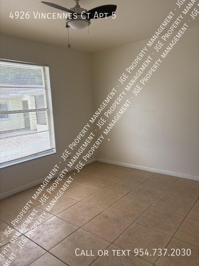 Building Photo - 4926 Vincennes Ct