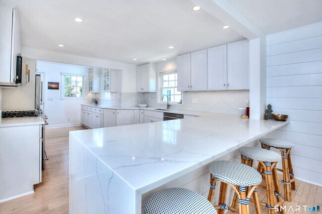 Foto del edificio - 537 Penfield Rd