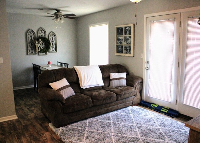 Living and dining - 1002 Millwood Dr