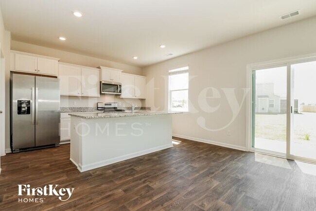 Building Photo - 385 Azore Way