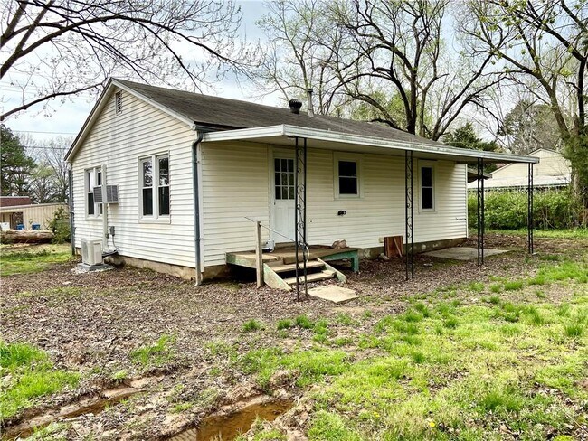 Building Photo - 116 W Patton St