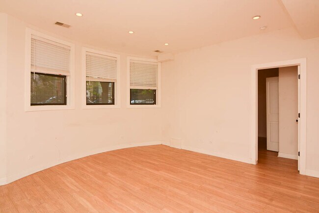 Building Photo - 3138 N Seminary Ave