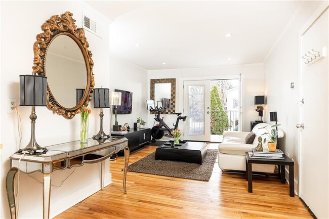 Foto del edificio - 866 Briarcliff Terrace NE