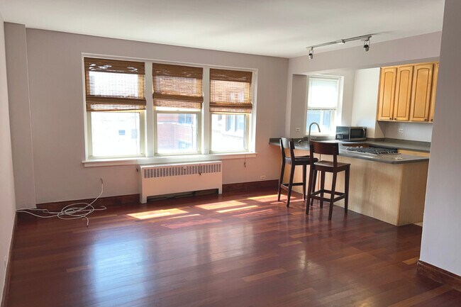 Foto del edificio - 4900 N Marine Dr