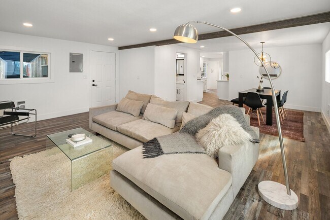 Foto del edificio - Beautiful Home in Seward Park!