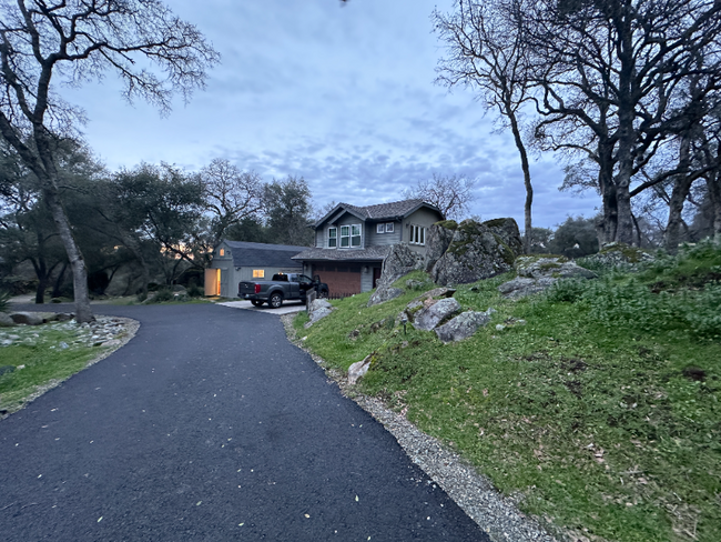 Foto del edificio - 5085 Lake Forest Dr