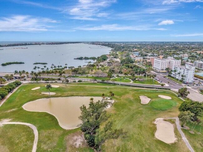 Foto del edificio - 1 N Golfview Rd