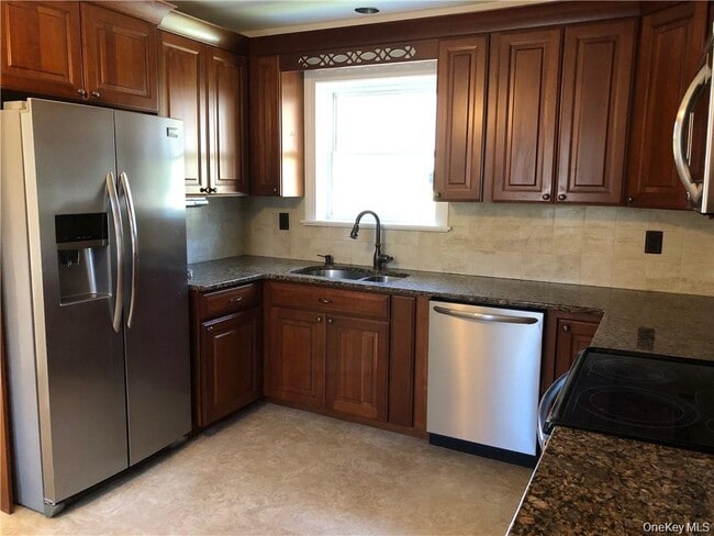 Building Photo - 4 Edgewood Dr