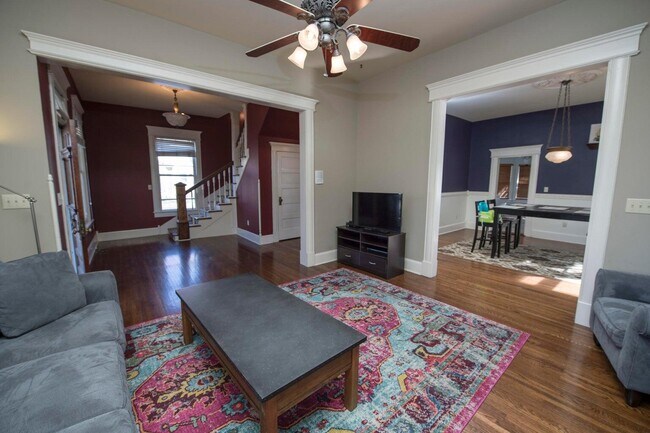 Foto del edificio - 1350 N Washington Ave