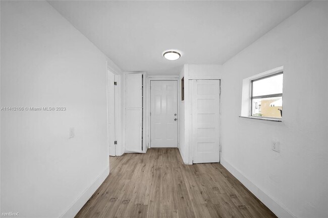 Building Photo - 3 br, 1 bath House - 1520 NW 58th Ter
