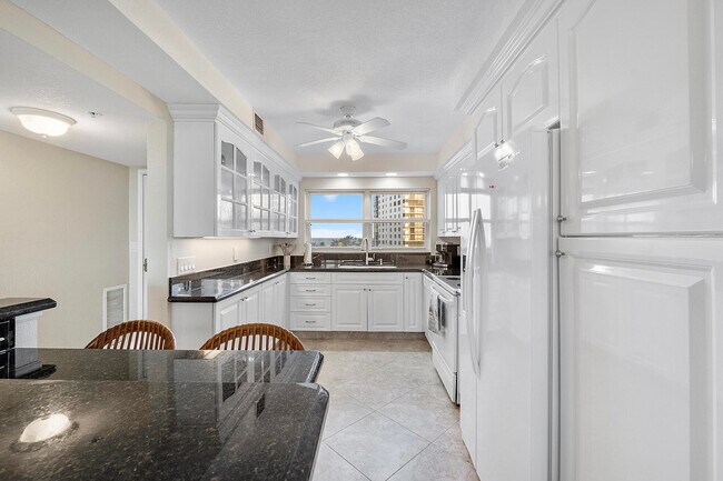 Building Photo - 3310 S Ocean Blvd