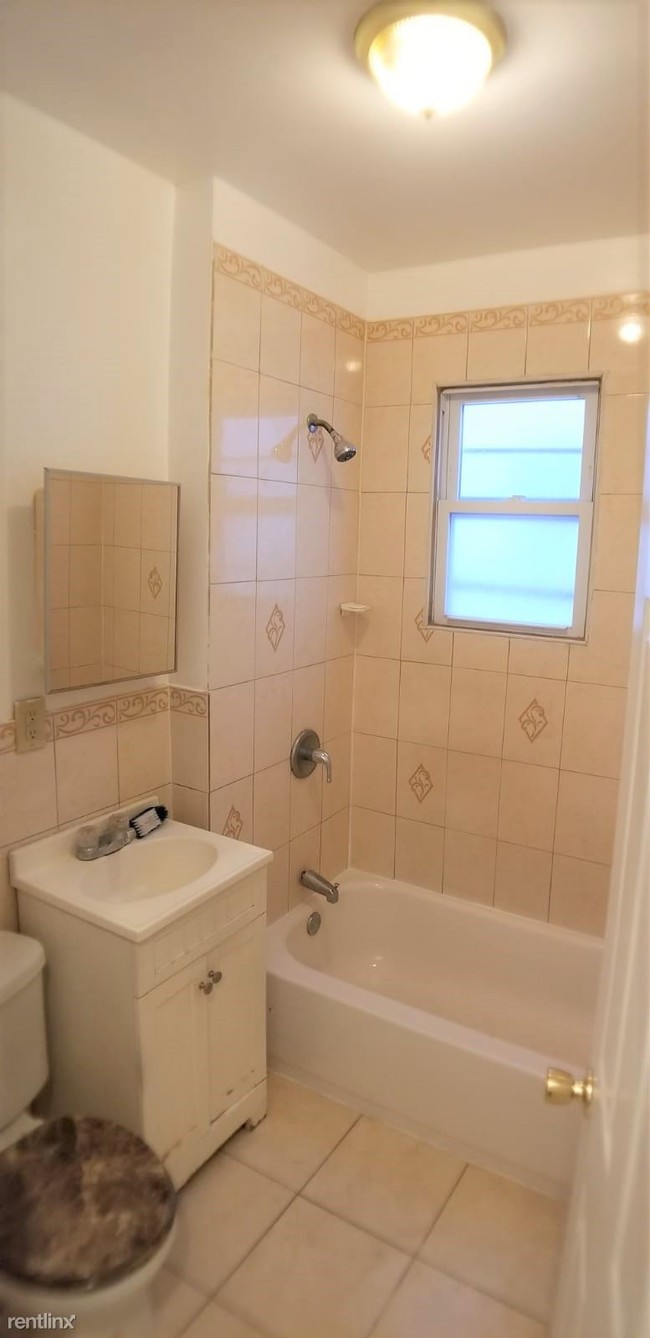 Foto del edificio - 3 br, 1 bath  - 155 Carolina Ave Apt 2